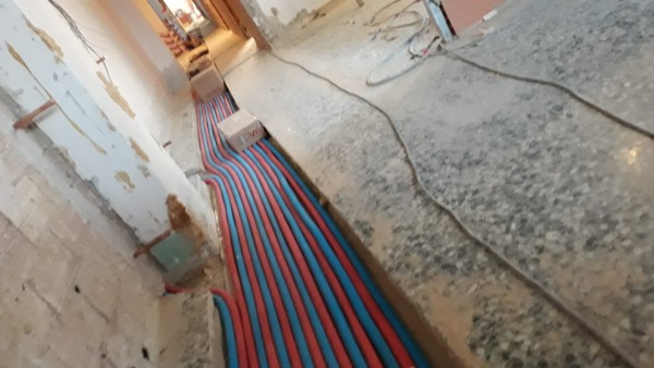 Instalacion de calefacción en obra por el suelo