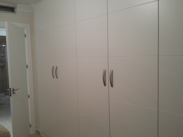 ARMARIOS ABATIBLES LACADOS BLANCOS MOD P8 STRIPES