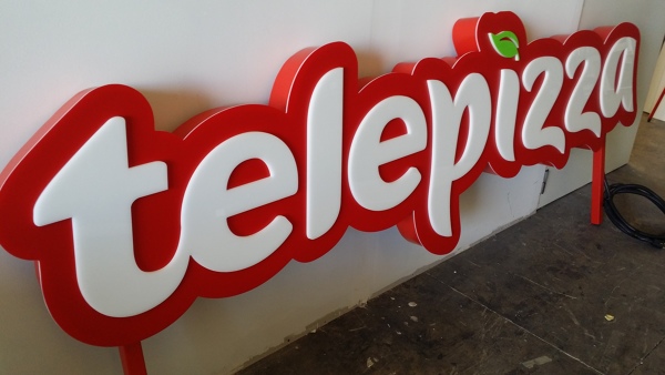 Cartel telepizza de aluminio con frontal de metacrilato.