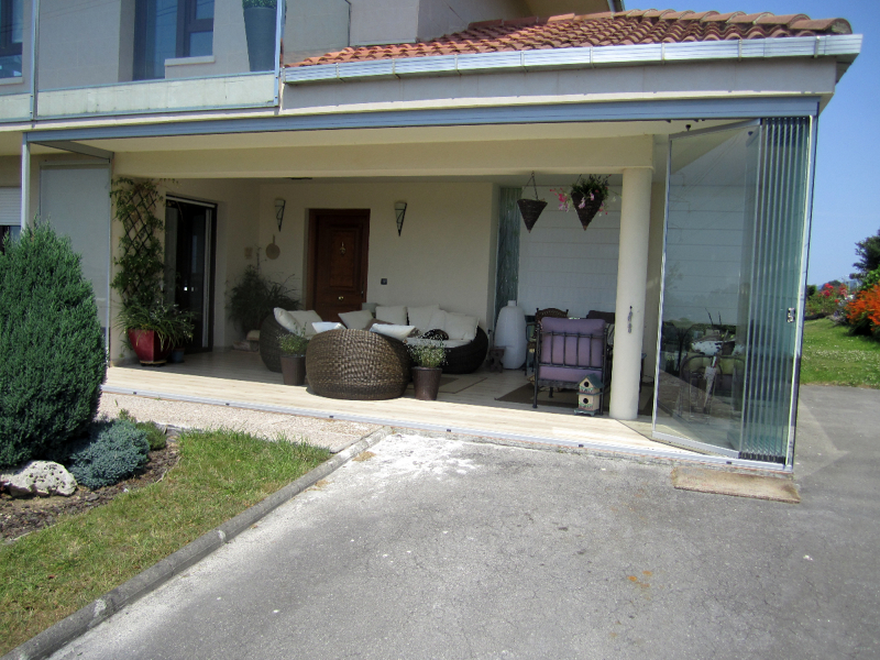Cerramiento de porche en La Pedrera (Asturias)