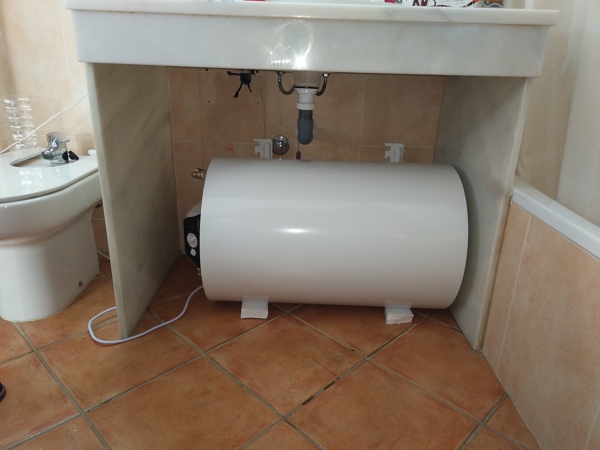 Colocación de termo electrico de 75L APARICI