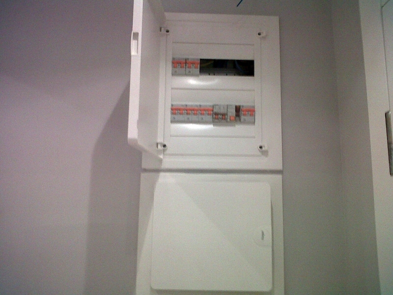 cuadro gral. de vivienda acabado con sus respectivos automaticos