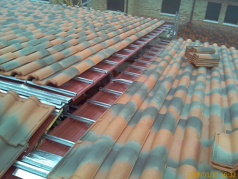 Cubierta de estructura ligera, panel aislamiento y teja