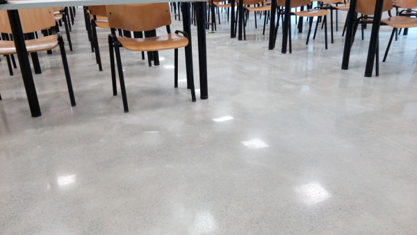 DESBASTE Y ENCERADO DE HORMIGÓN.