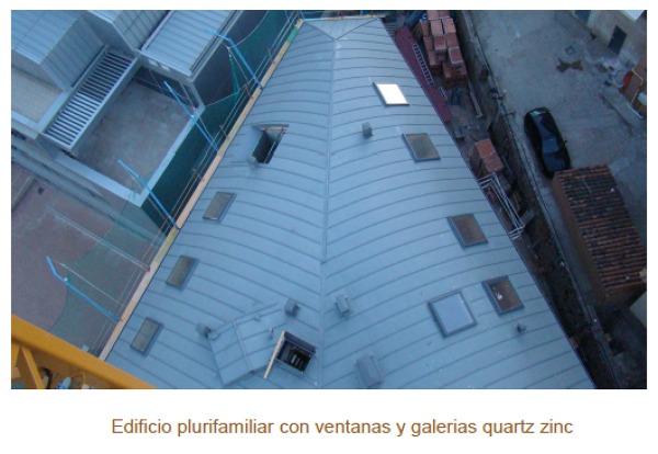 Edificio plurifamiliar con ventanas y galerias quartz zinc