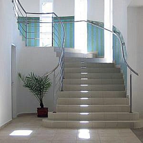Escaleras y accesos Oficinas.