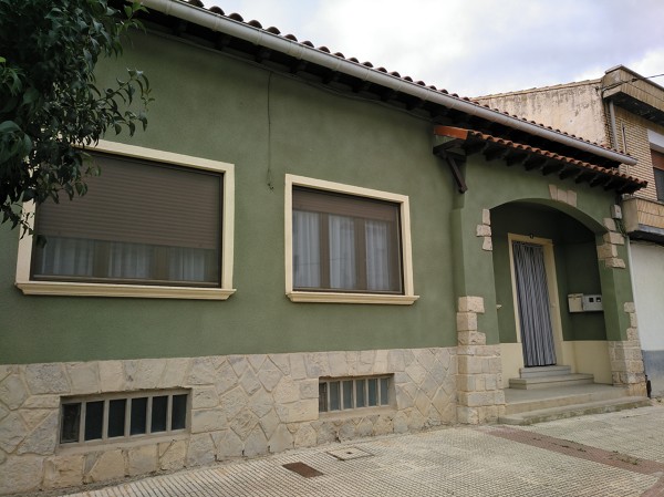 Fachada de corcho verde