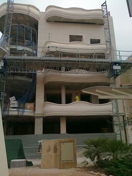 FACHADA Y BALCONERA CALIZA.