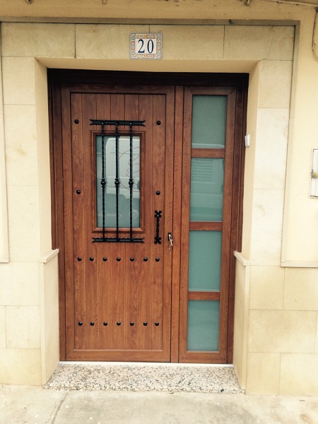 PUERTA ALUMINIO RUSTICO CALLE