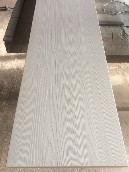 Lasur blanco sobre pino rojo