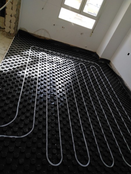 Instalacion de suelo radiante con aerotermia