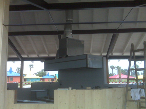 Campana extractora en bar estancia abierta (chiringuito)