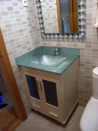 Mueble encimera de cristal transparente