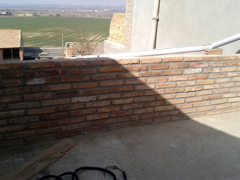 Muro de ladrillos macizos 
