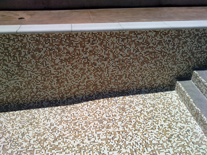 piscina con gresite difuminado