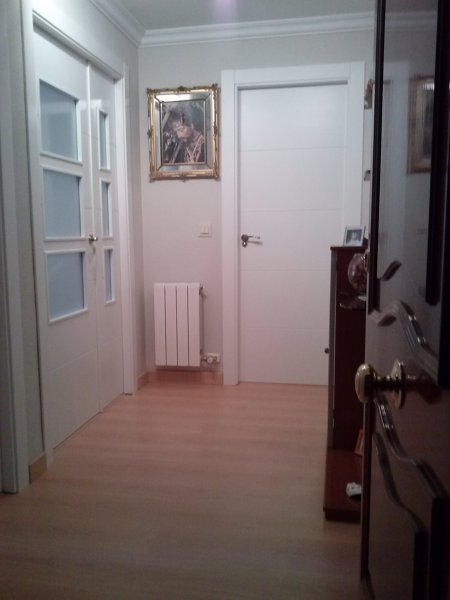 PUERTAS BLANCAS CON TARIMA HAYA