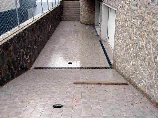 Rampa realizada con ceramica antideslizante