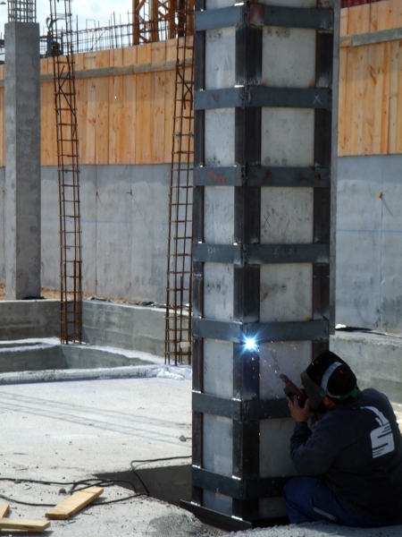 Refuerzos para pilares de 16 mts de altura.