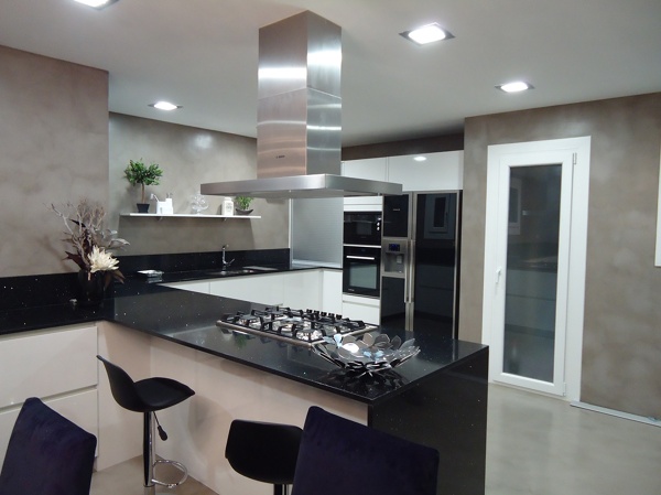 revestimientos cementosos en suelos y paredes de cocina