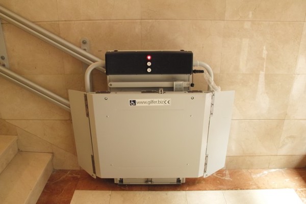 PLATAFORMAS SALVAESCALERAS INCLINADO