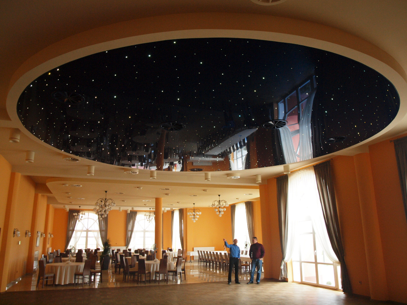 Techo tensado lacado y fibra óptica