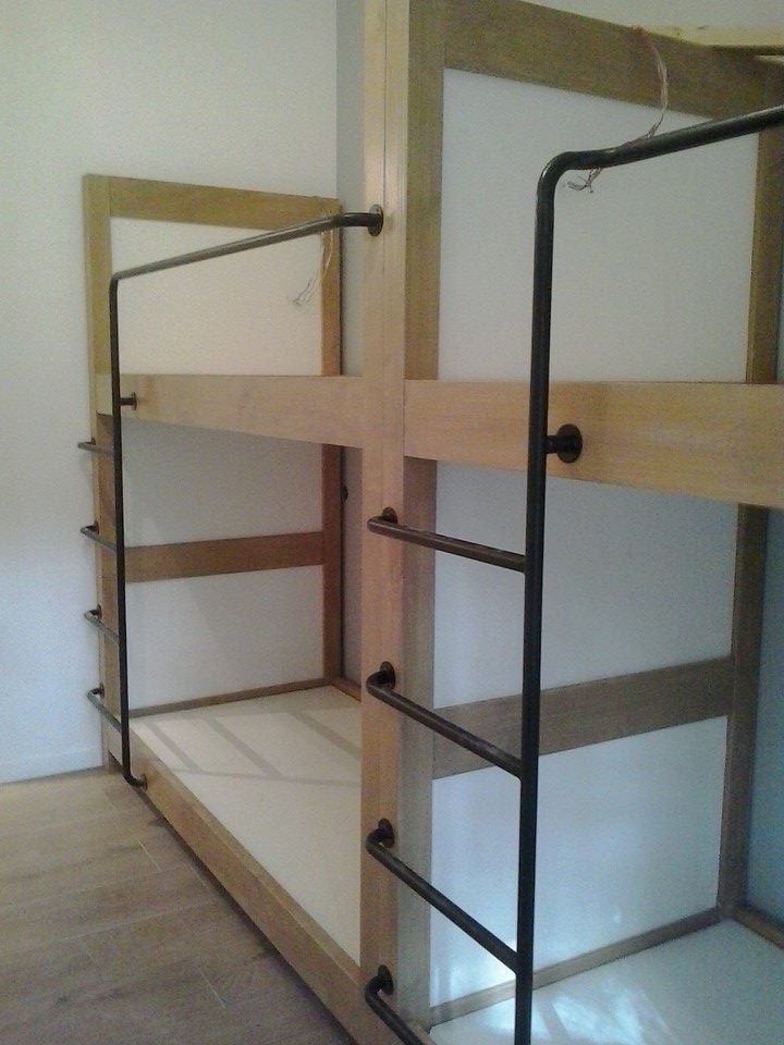 Armarios lacados a medida y literas a gusto del cliente (elegidas de revista de decoracion)