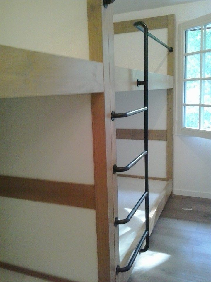 Armarios lacados a medida y literas a gusto del cliente (elegidas de revista de decoracion)