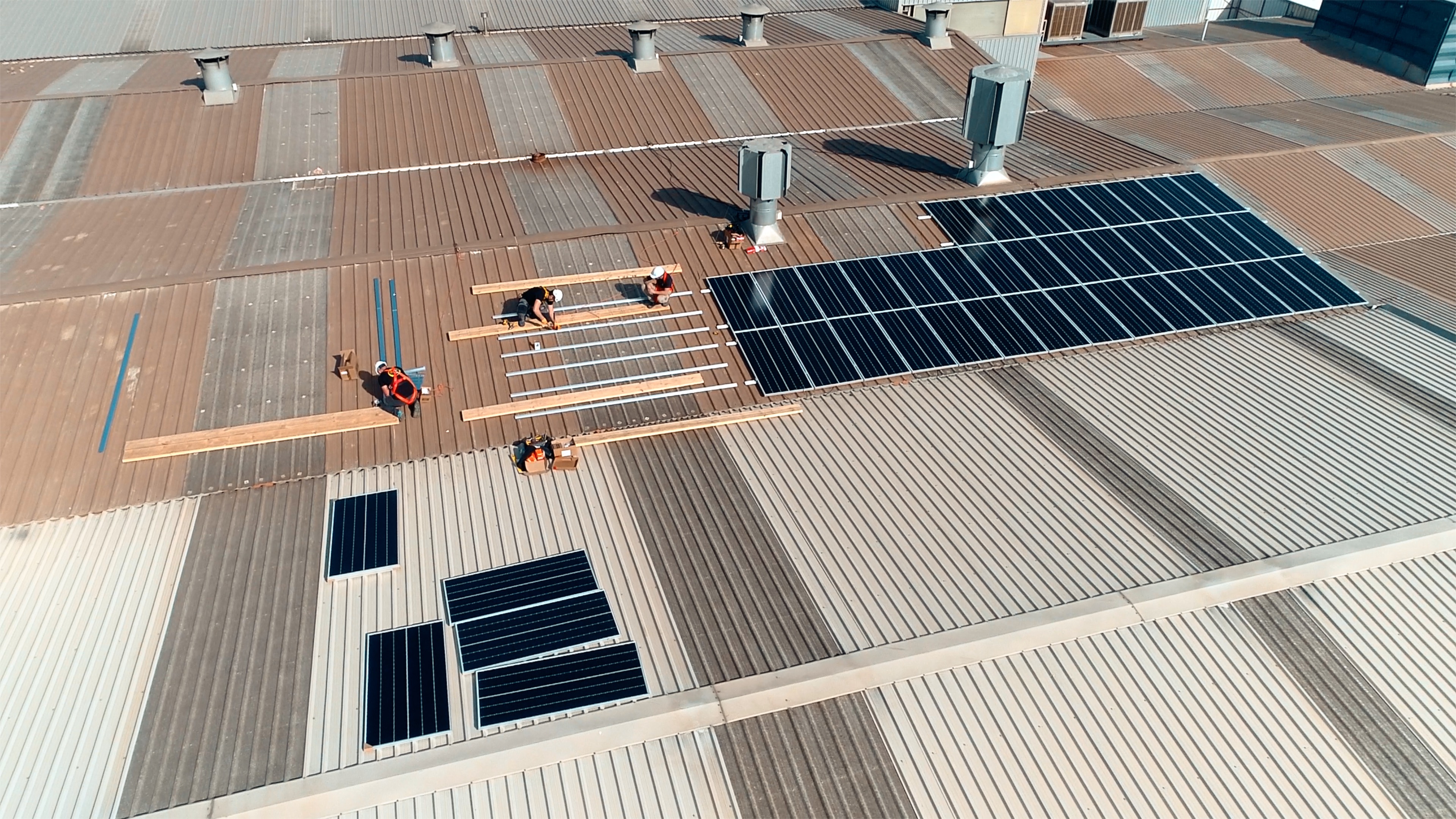 VISTA DE DRONE AL MUNTATGE DE INSTAL·LACIÓ INDUSTRIAL