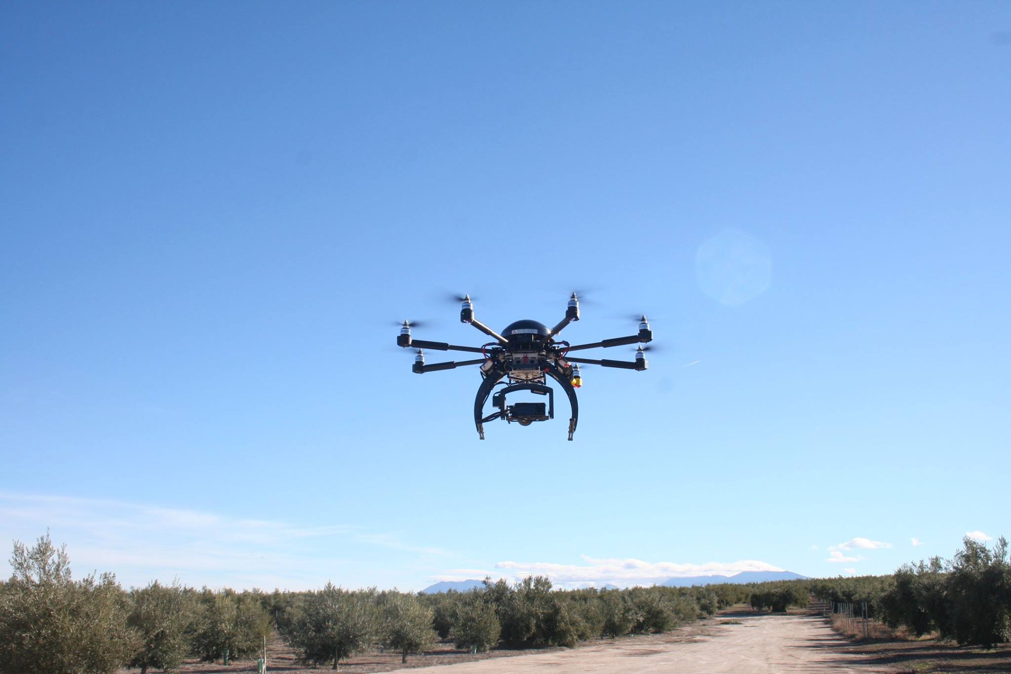 Equipo drone en realizando un levantamiento