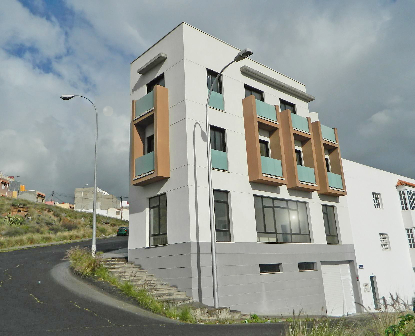 Edificio de viviendas, Comercial y Garajes