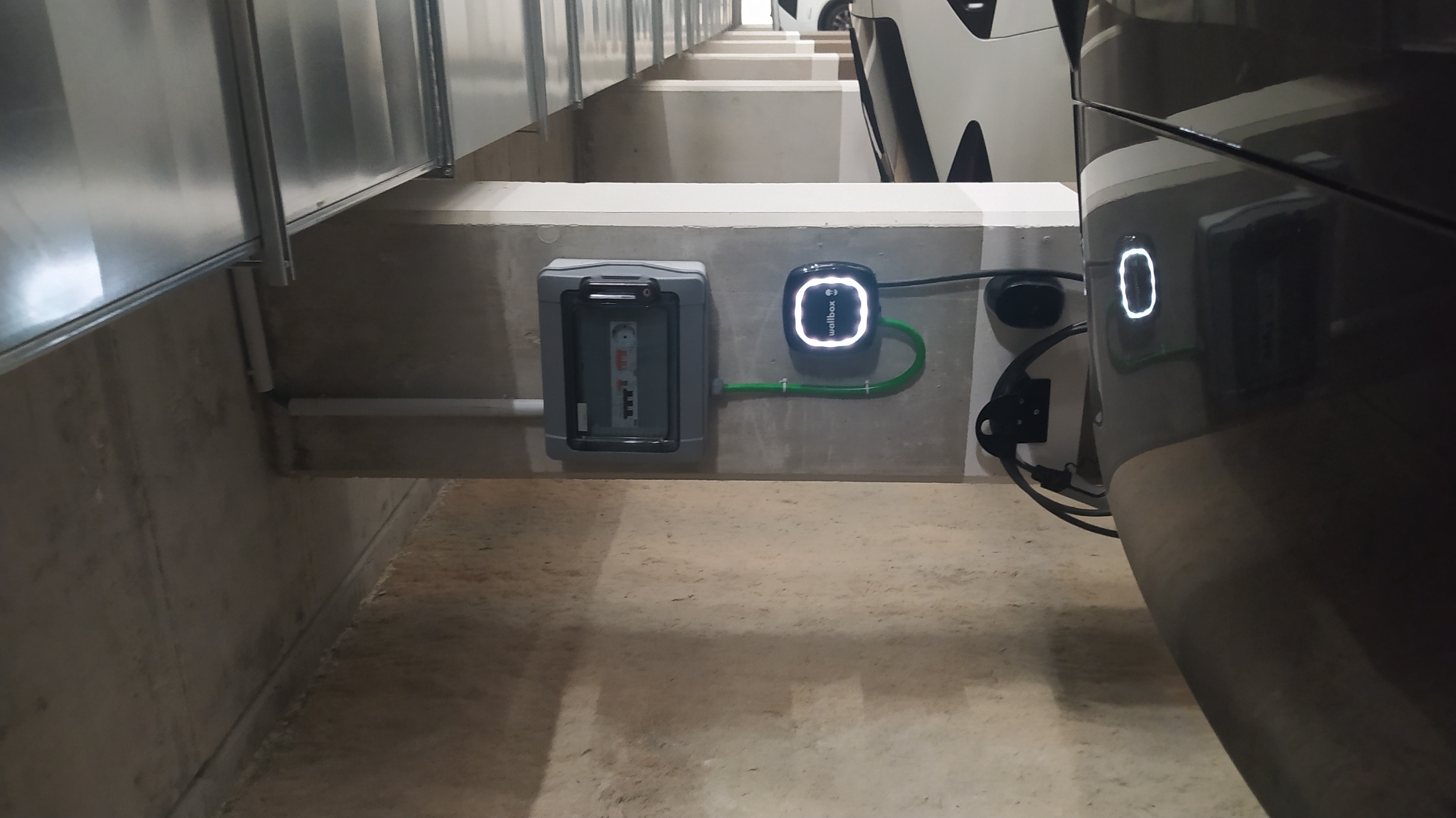 Wallbox Pulsar Plus en garaje comunitario