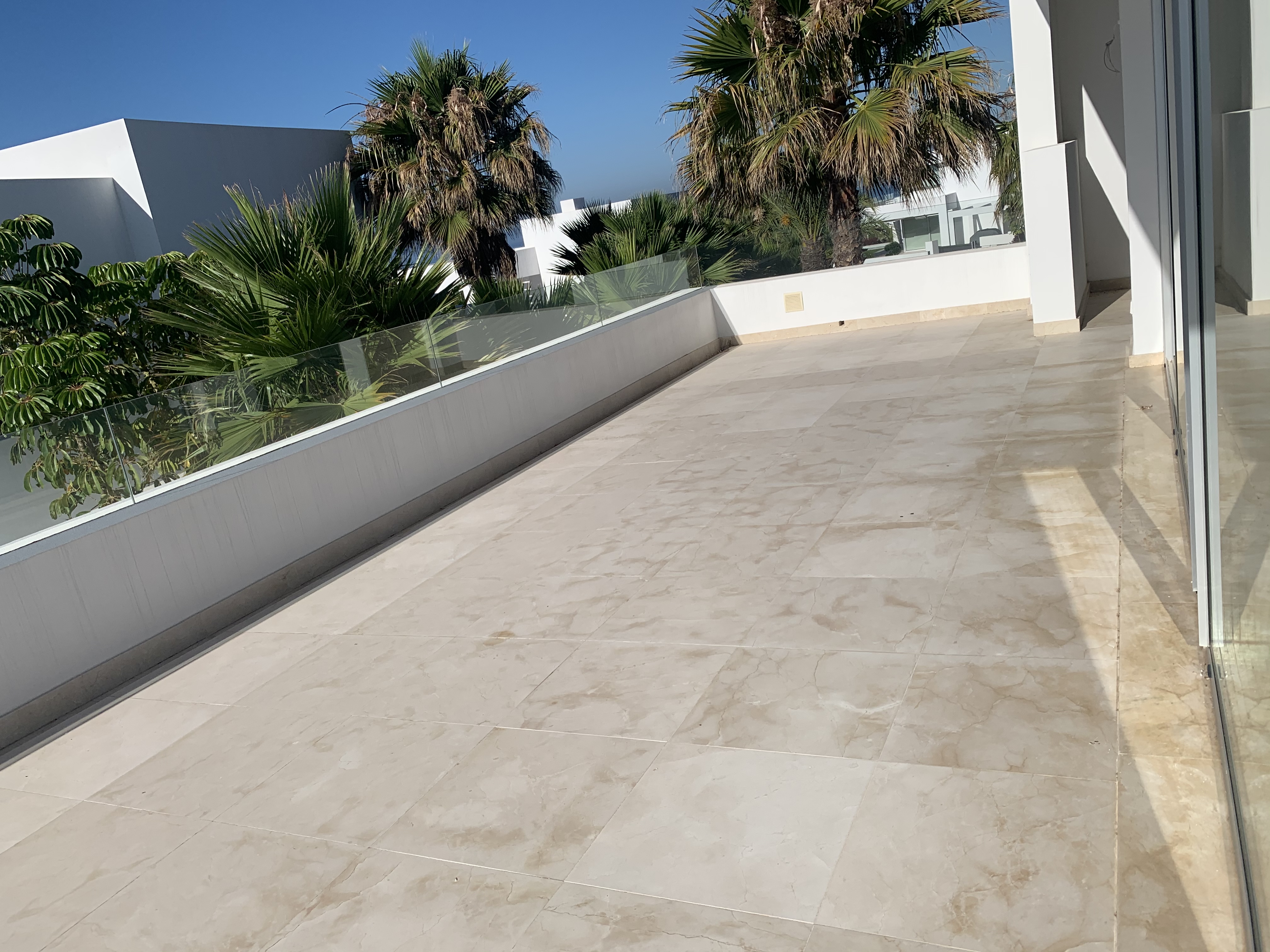 Colocación de suelo de la terraza