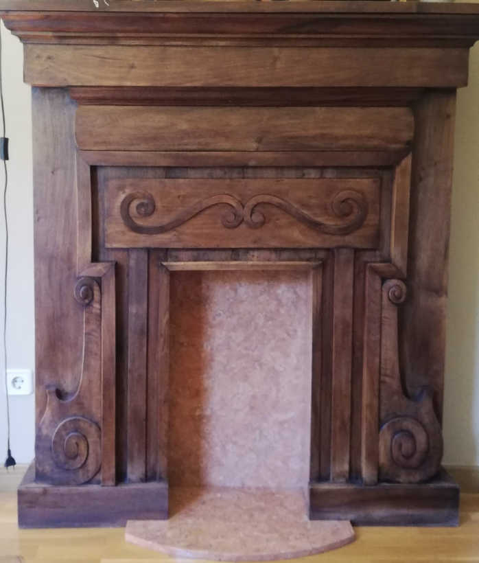 Chimenea de Nogal para restaurar.