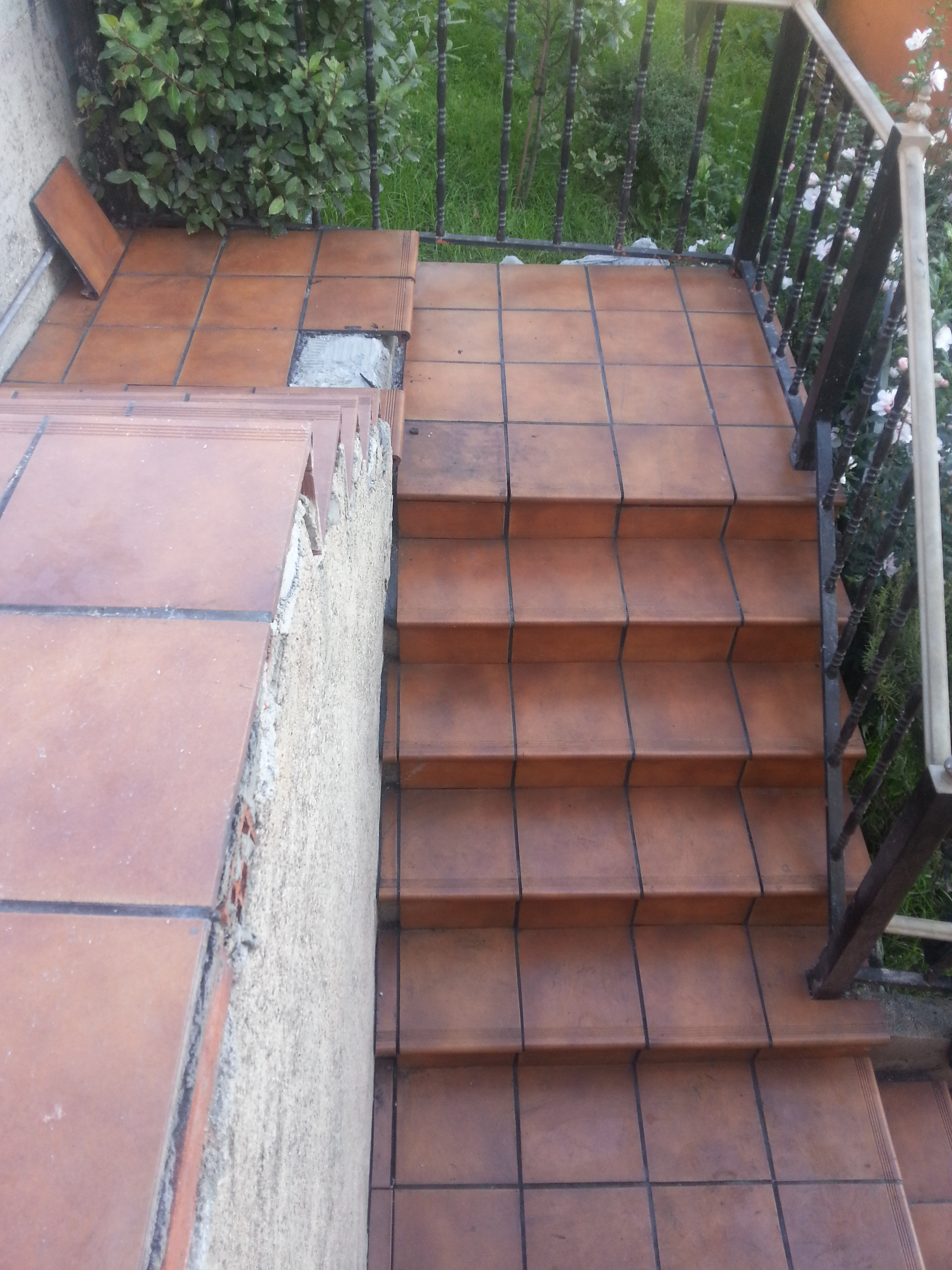 replanteo de escaleras y colocacion de gres