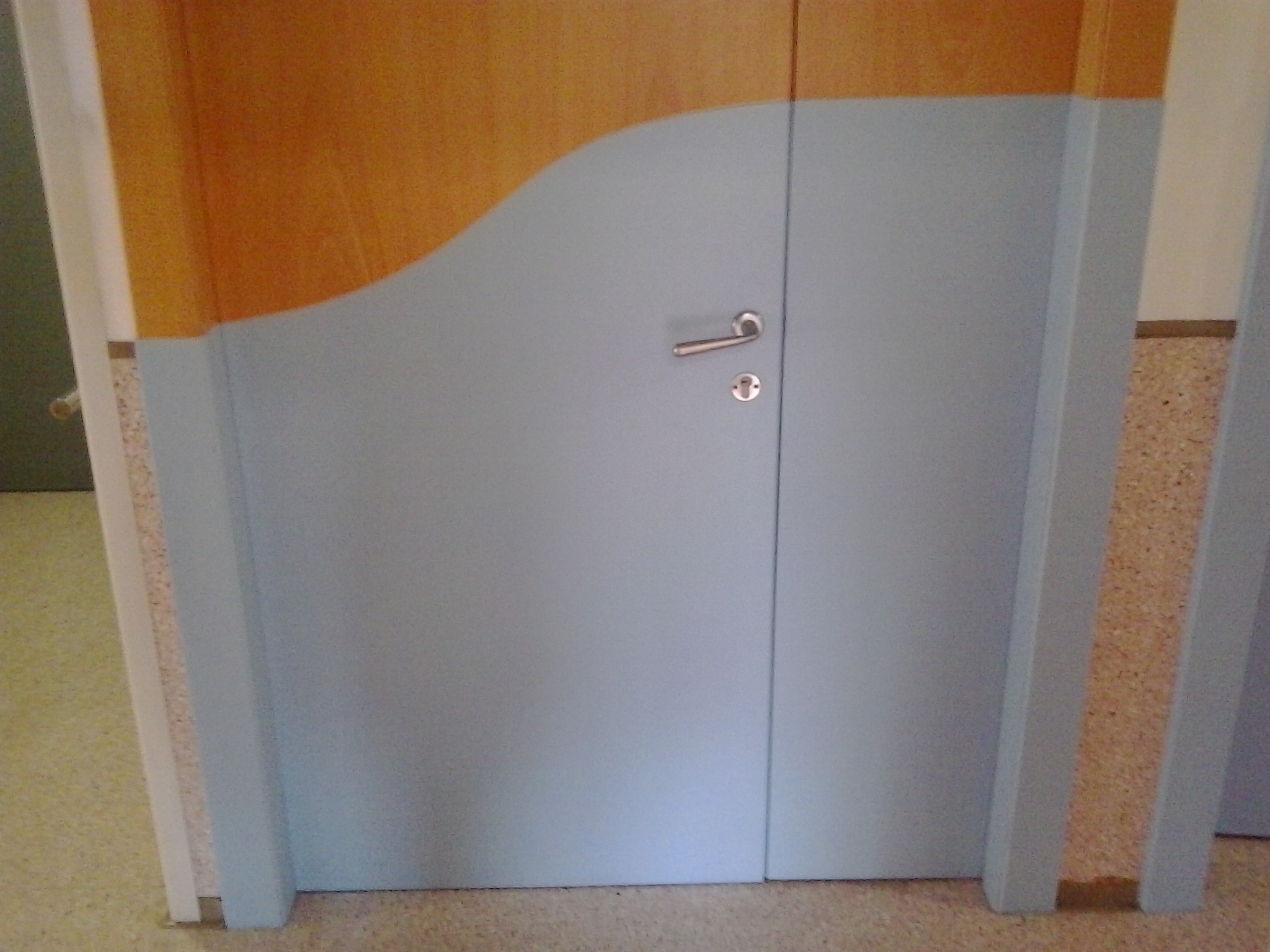 OLA DOBLE DE POLICARBONATO EN PUERTAS DE MADERA