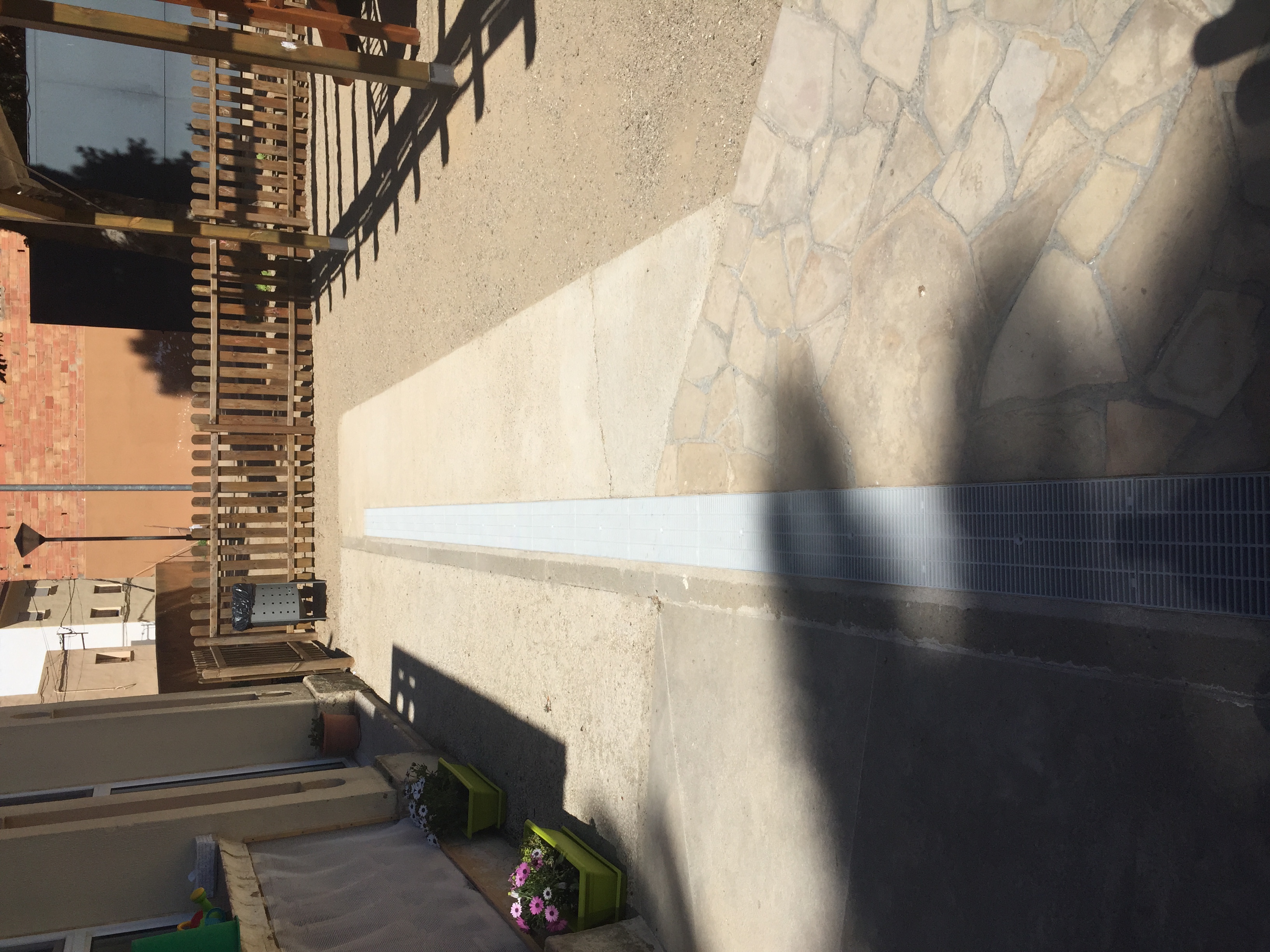 Colocacion de canal recogida de aguas pluviales