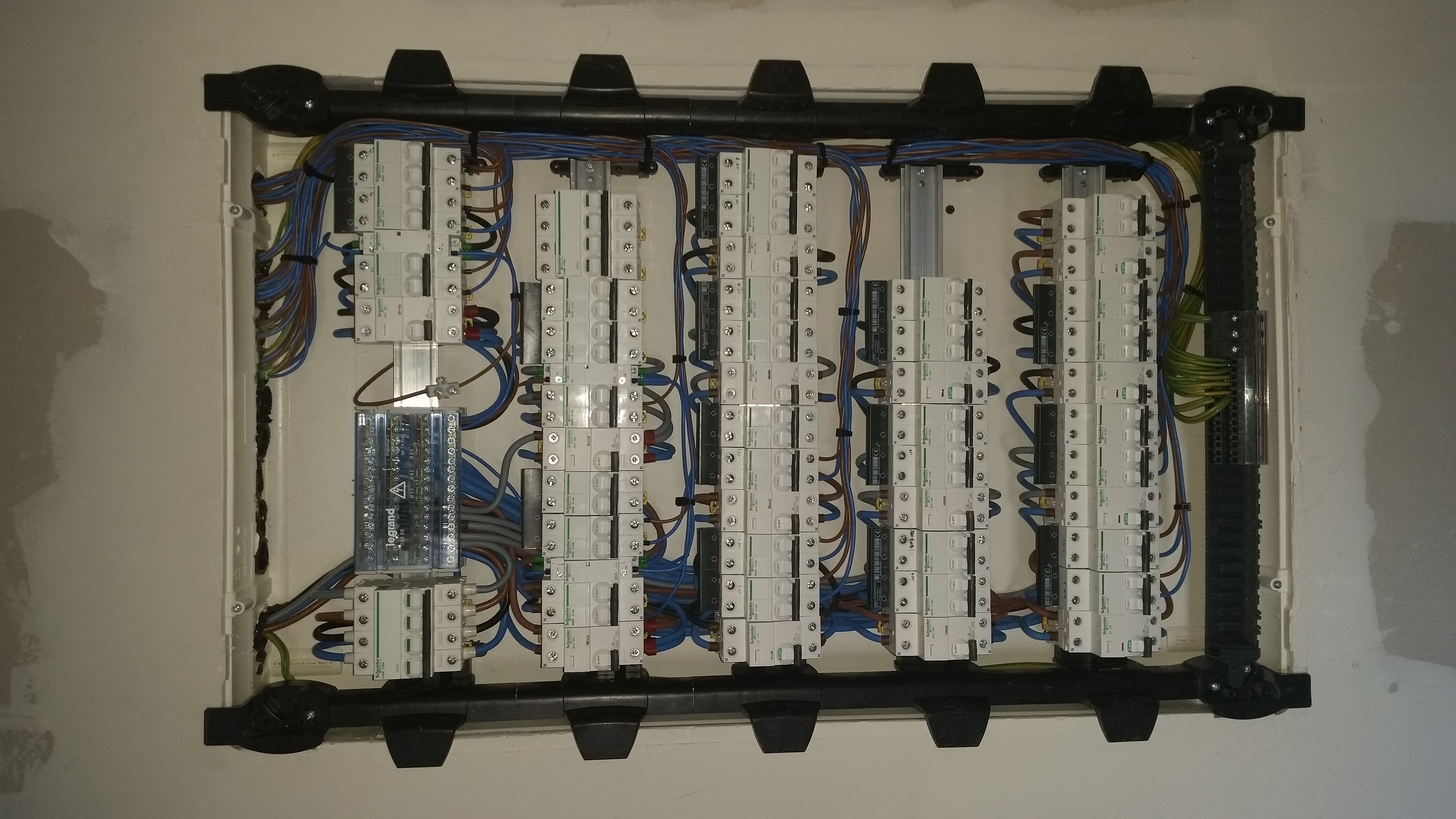 instalaciones y montajes electricos