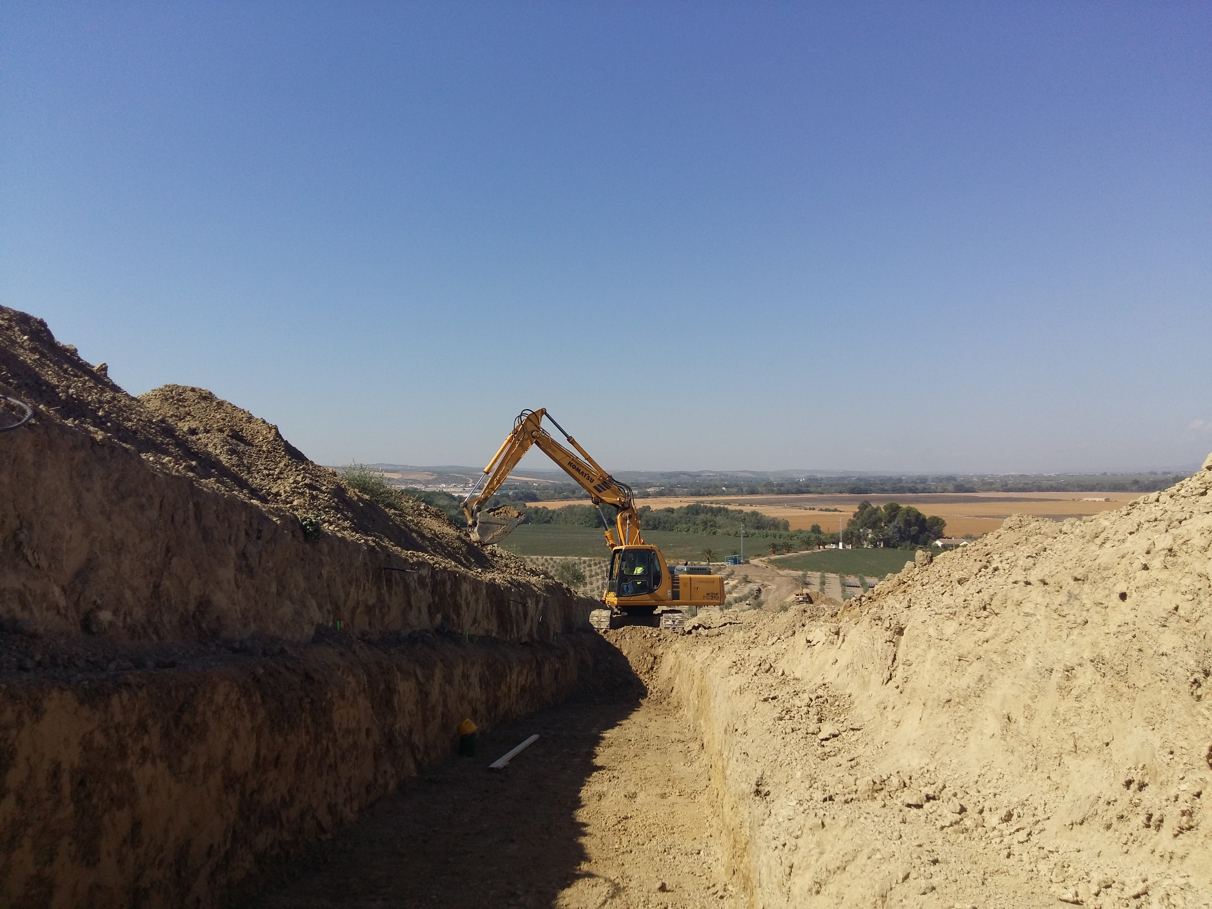 Zanja de impulsion  balsa de riego