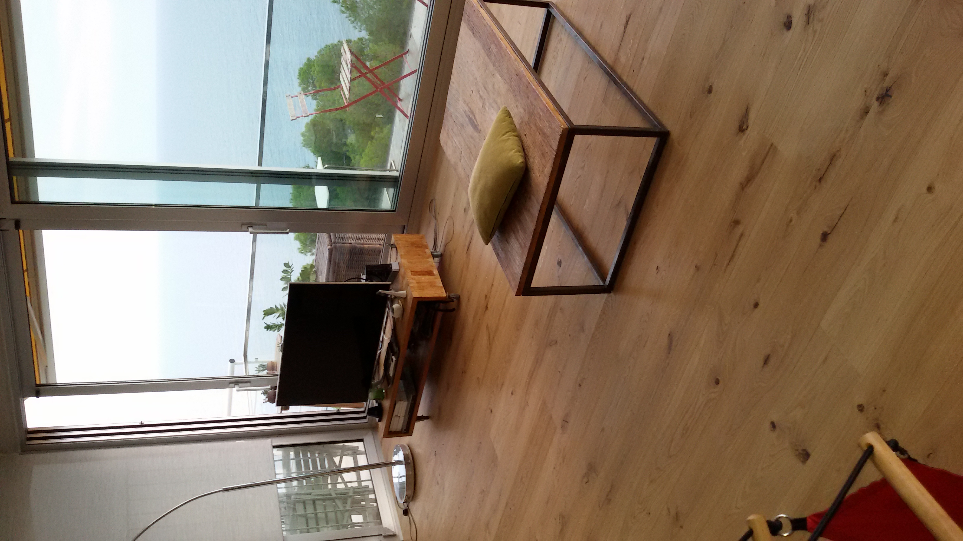 Tarima multicapa pegada al suelo