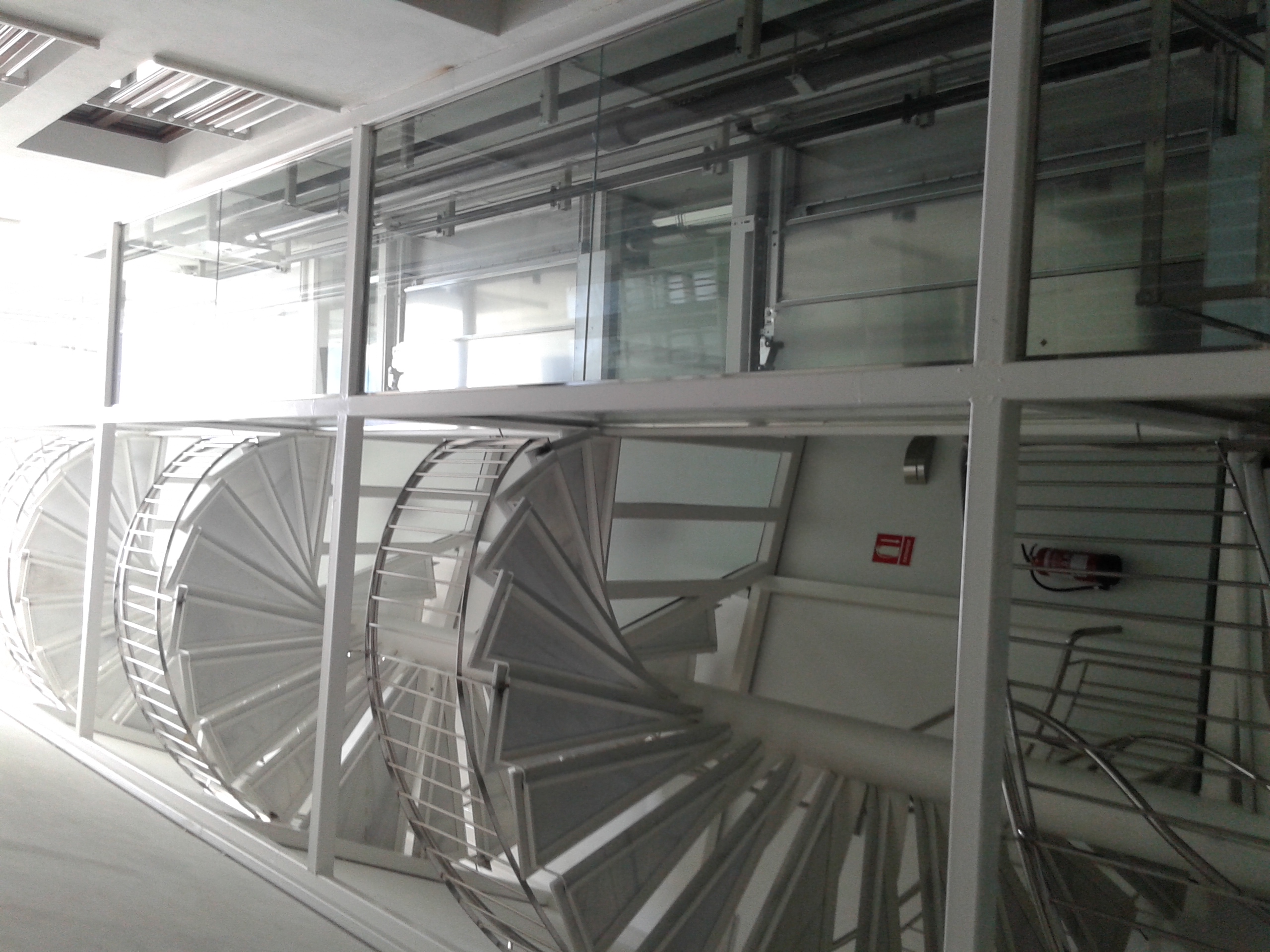 Ascensor en edificio existente