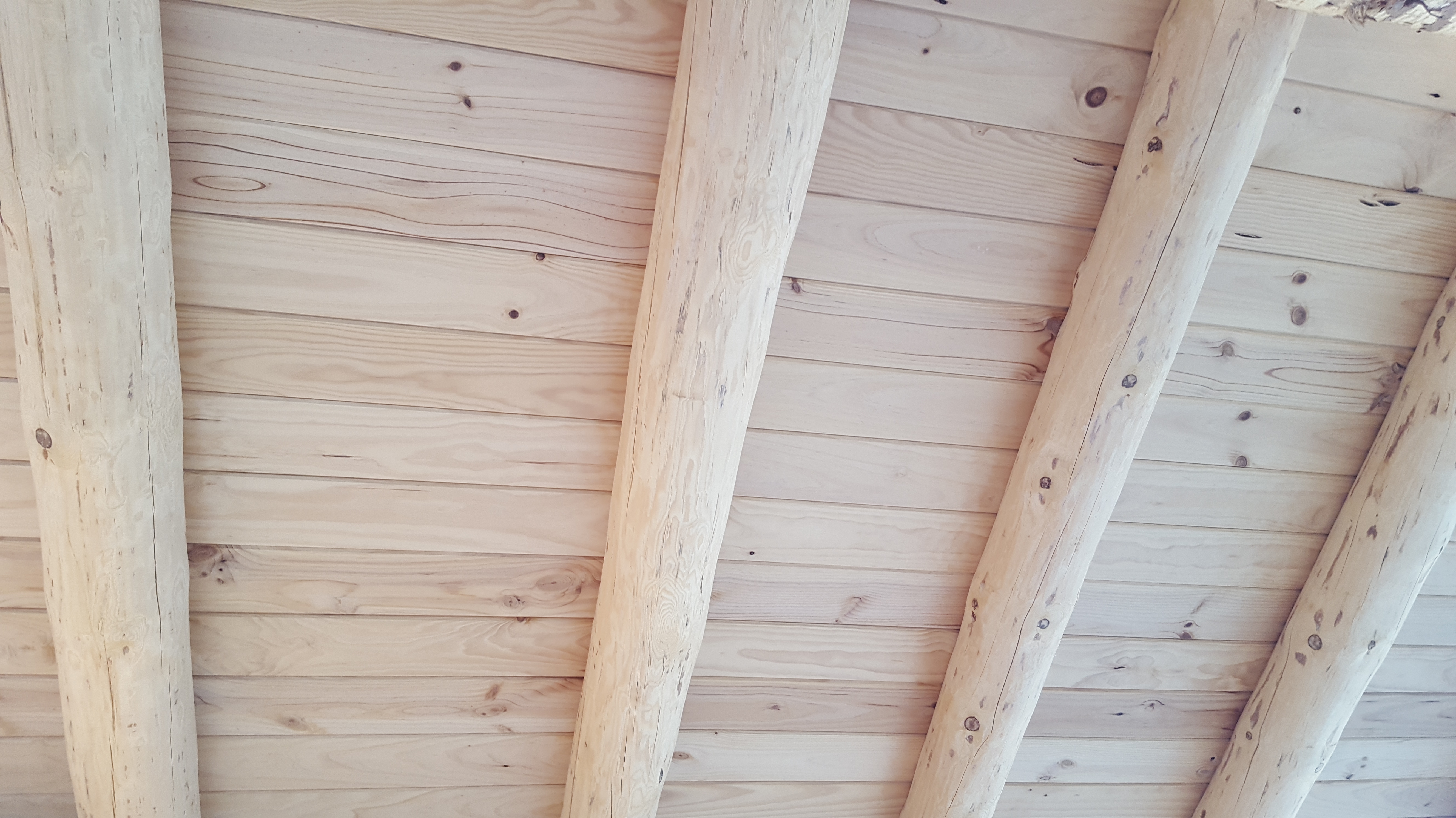 Techo de madera imitación antigua