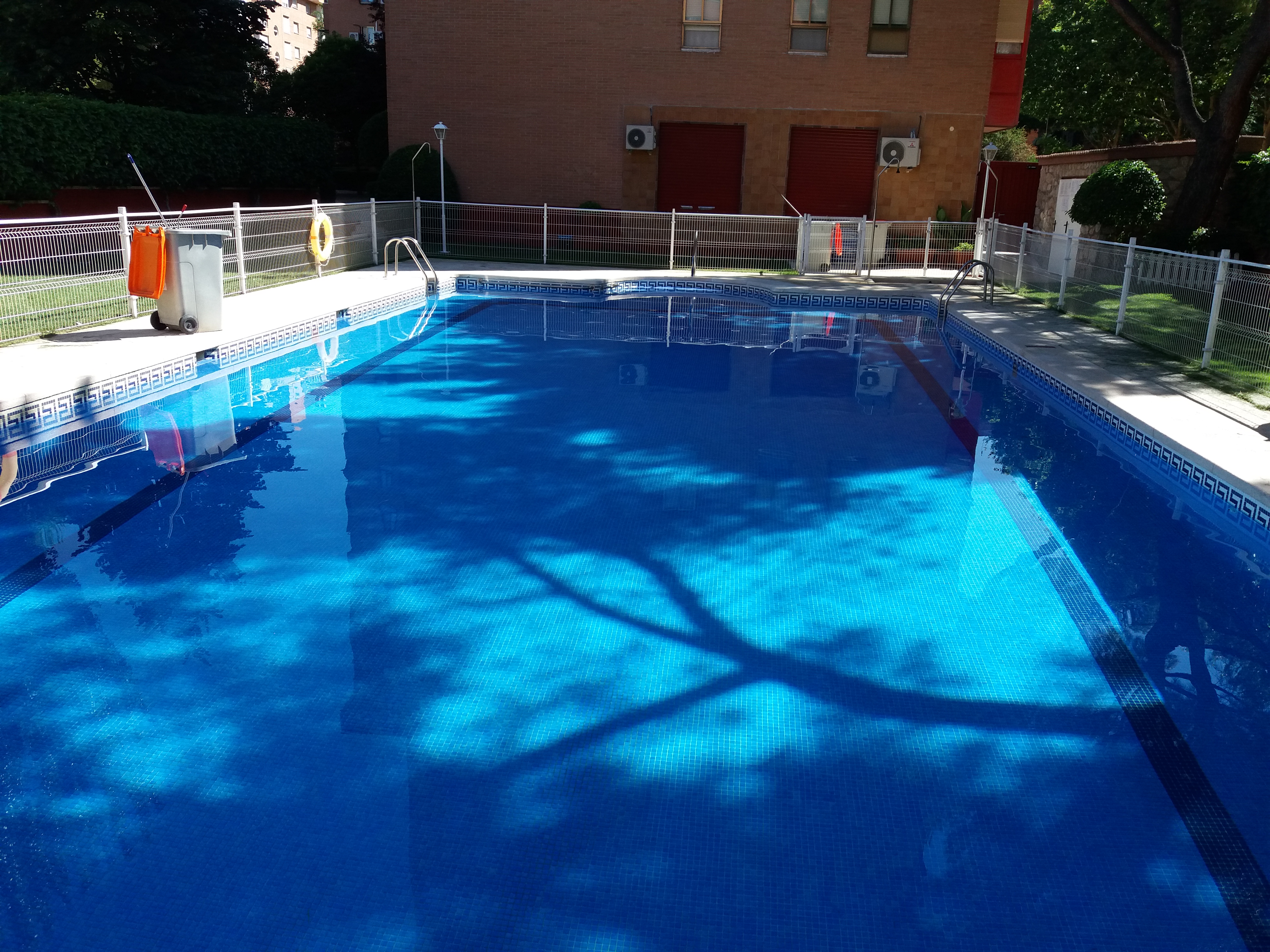 Mantenimiento de piscina comunitaria