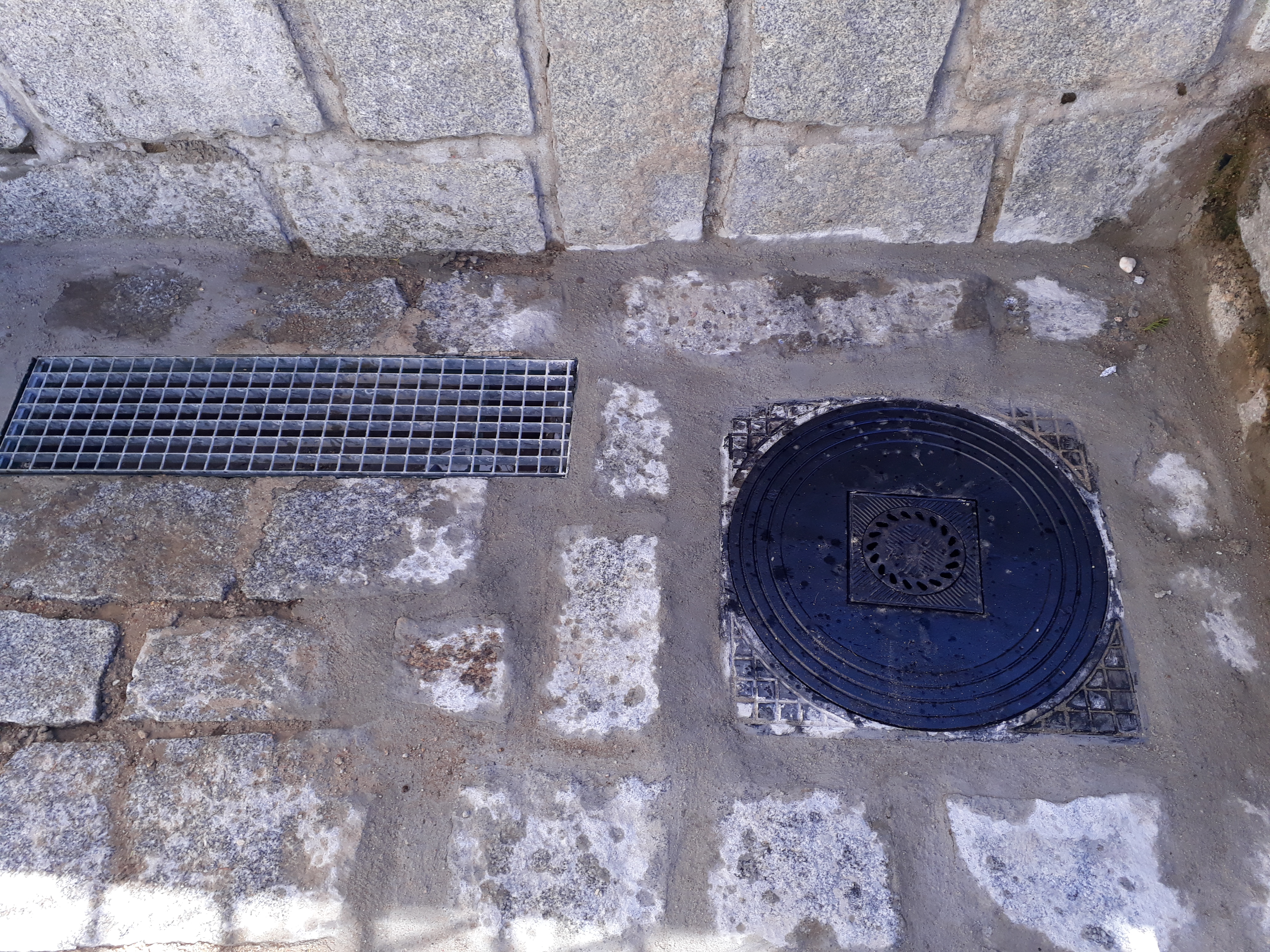 Instalación de tapa y remates de los pavimentos afectados