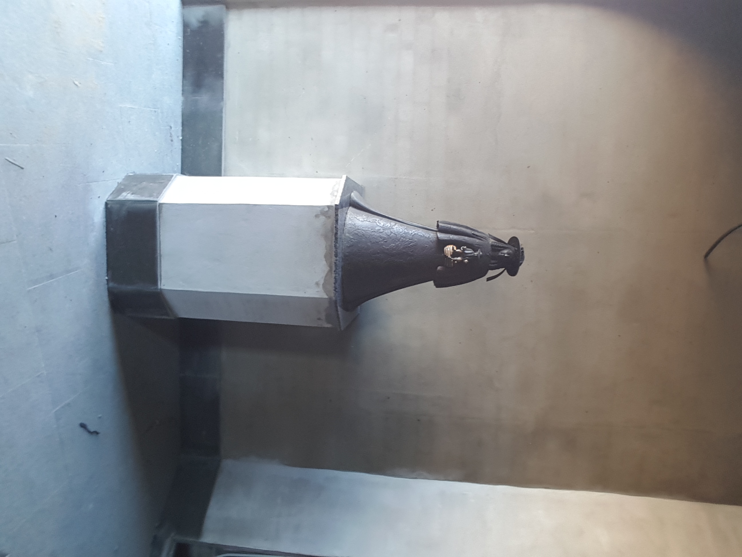 Colocación de la Virgen del Rocío en su nuevo altar.