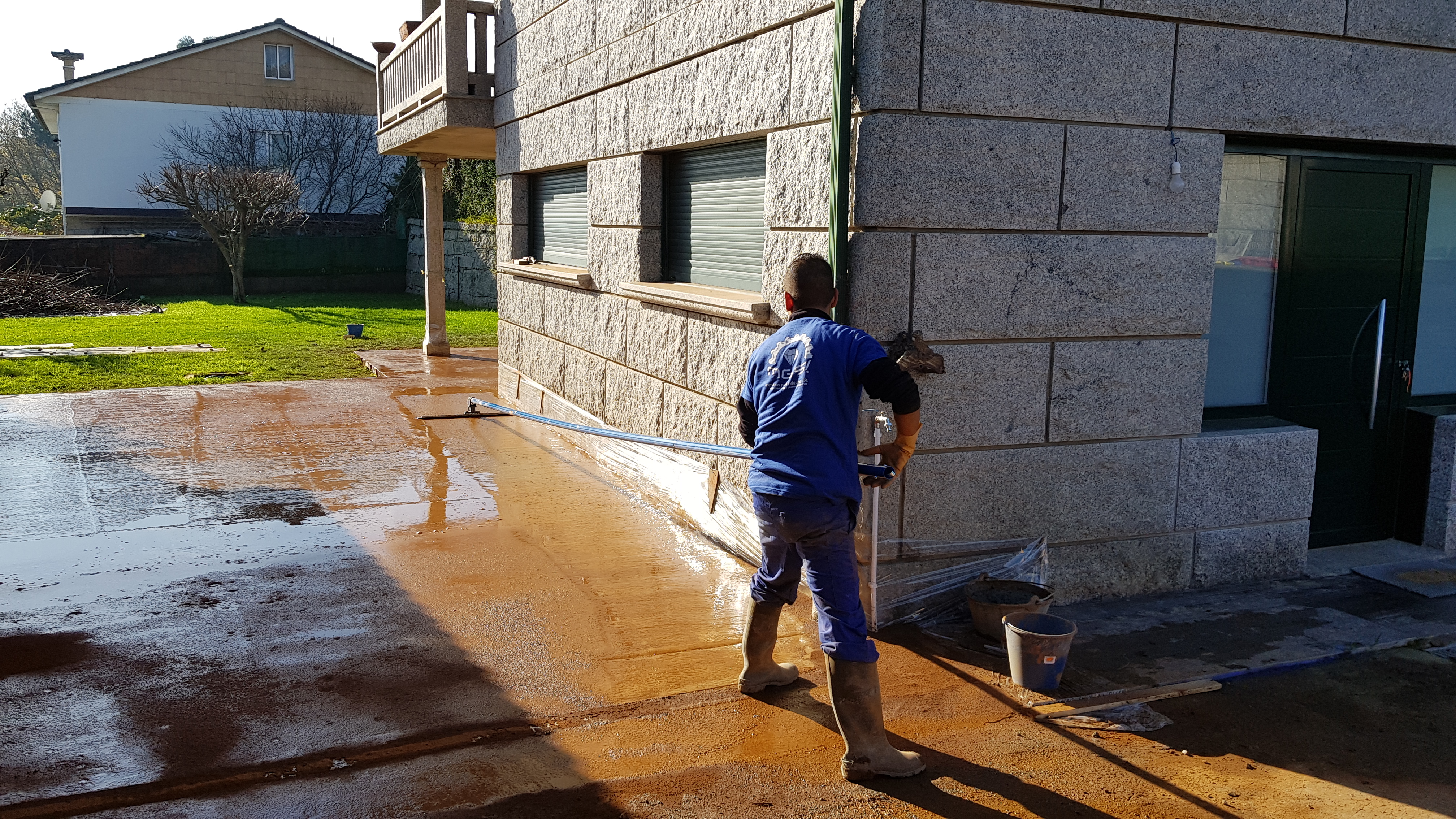 Allanado de capa superior de color con Talocha especial para Hormigon Impreso