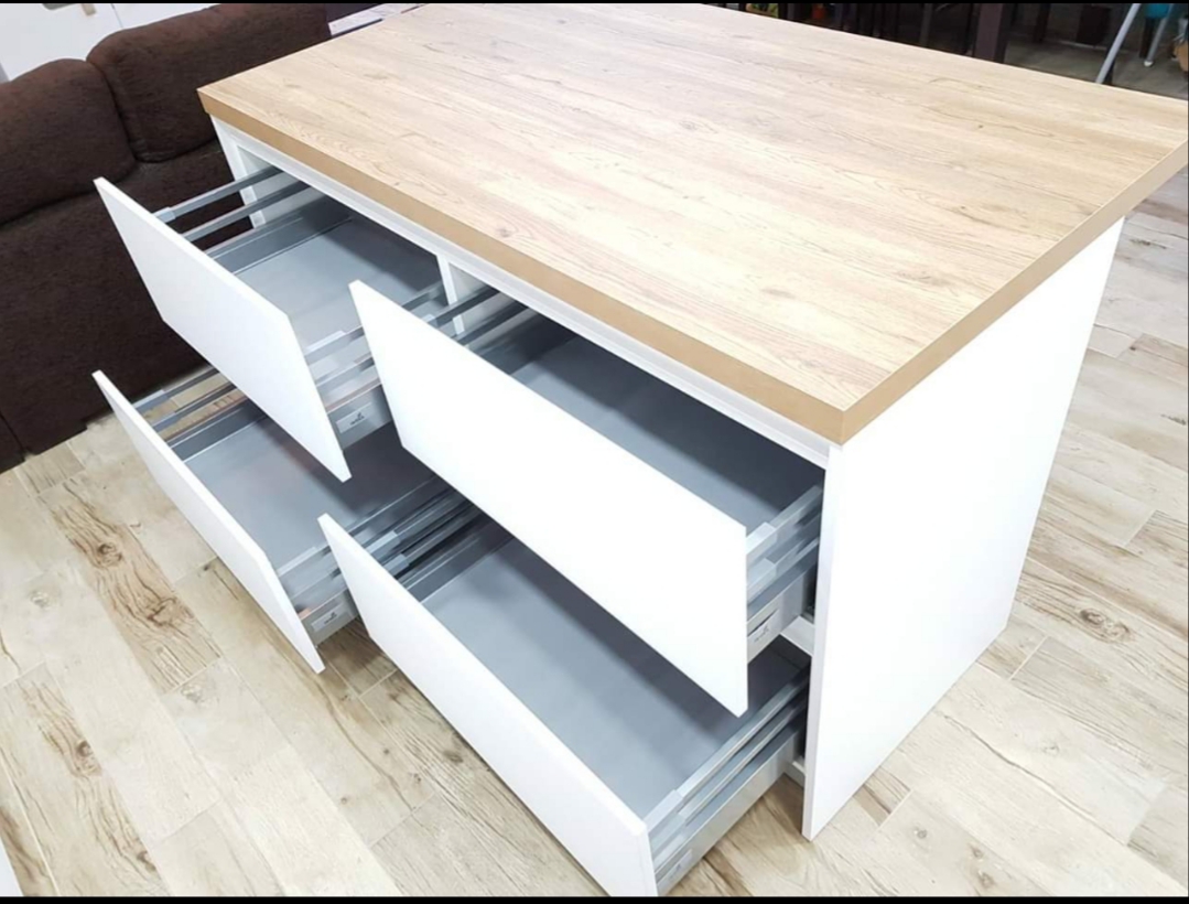 isla de cocina con gabetones