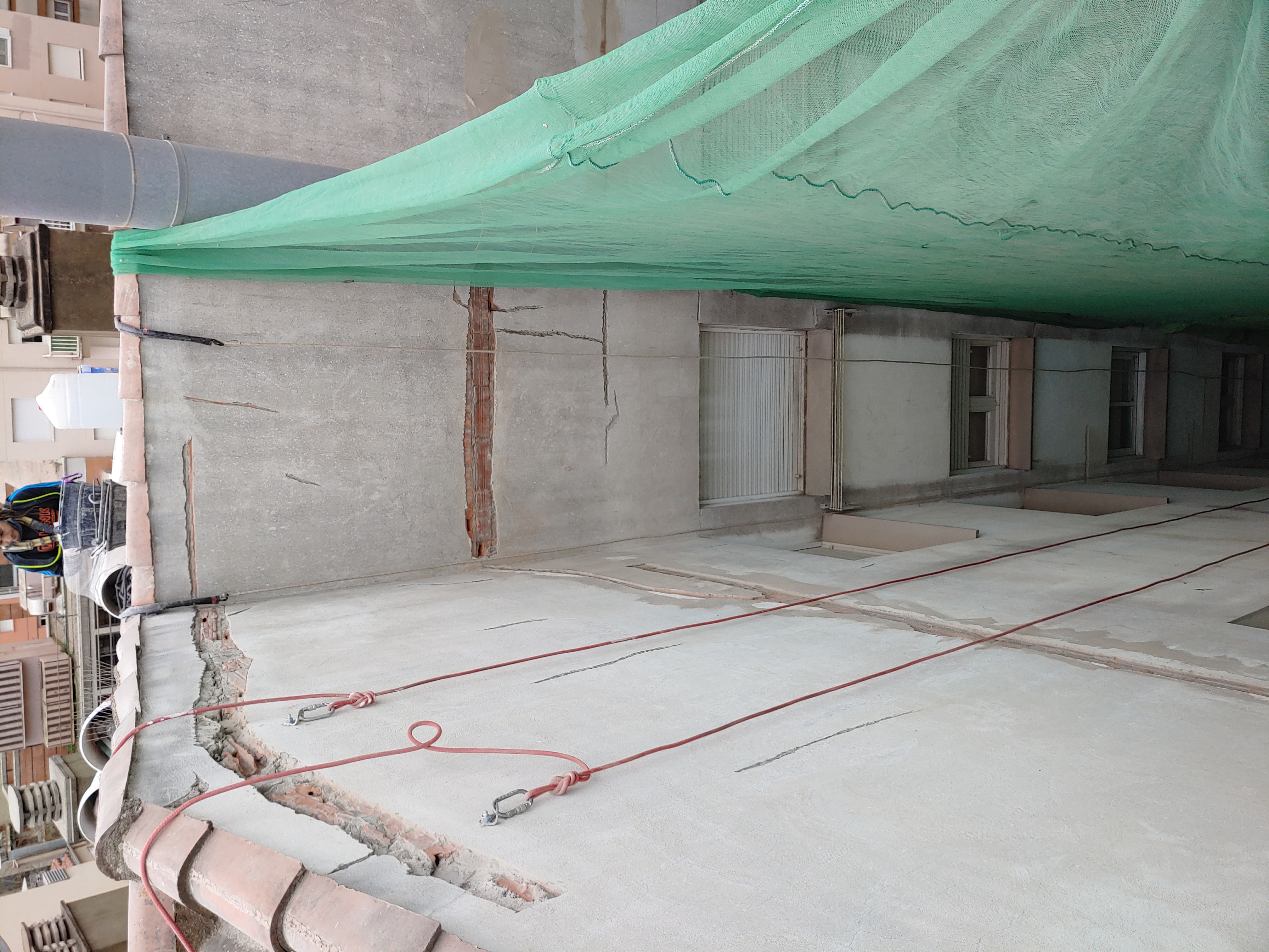 Rehabilitació pati de llums treballs de reparació.