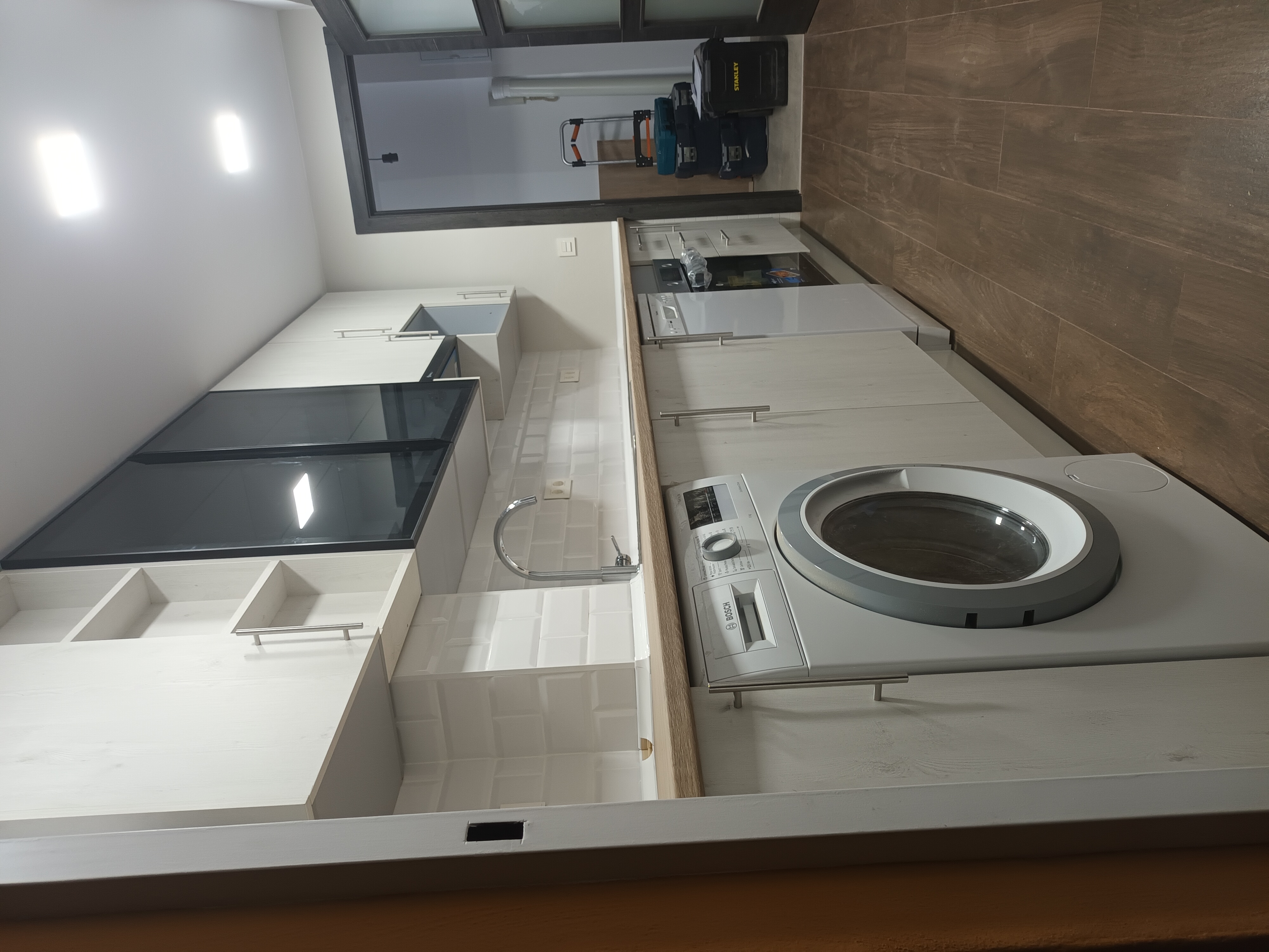 Cocina integral con puertas en cristal