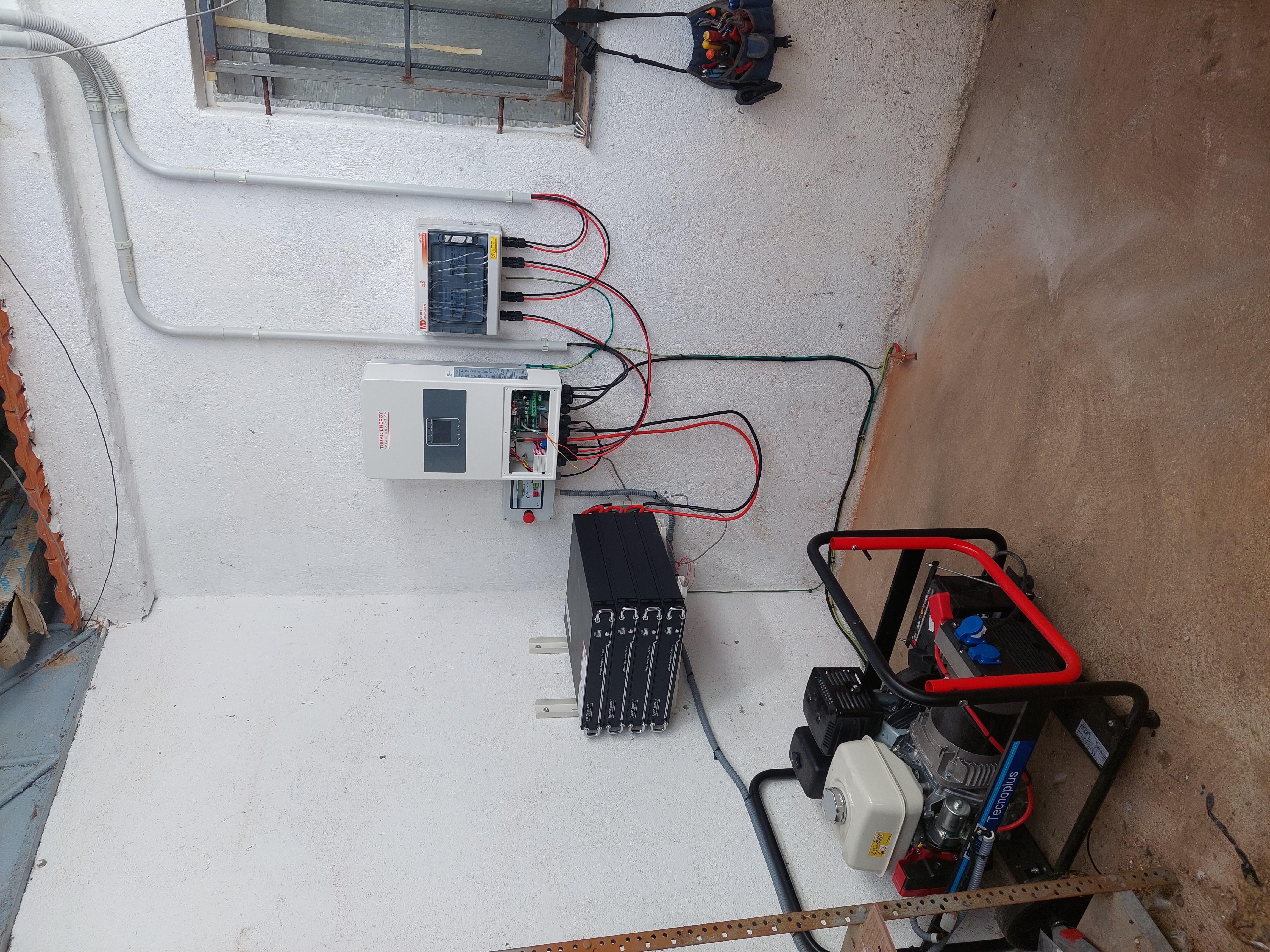 Inversor, baterias y grupo electrogeno