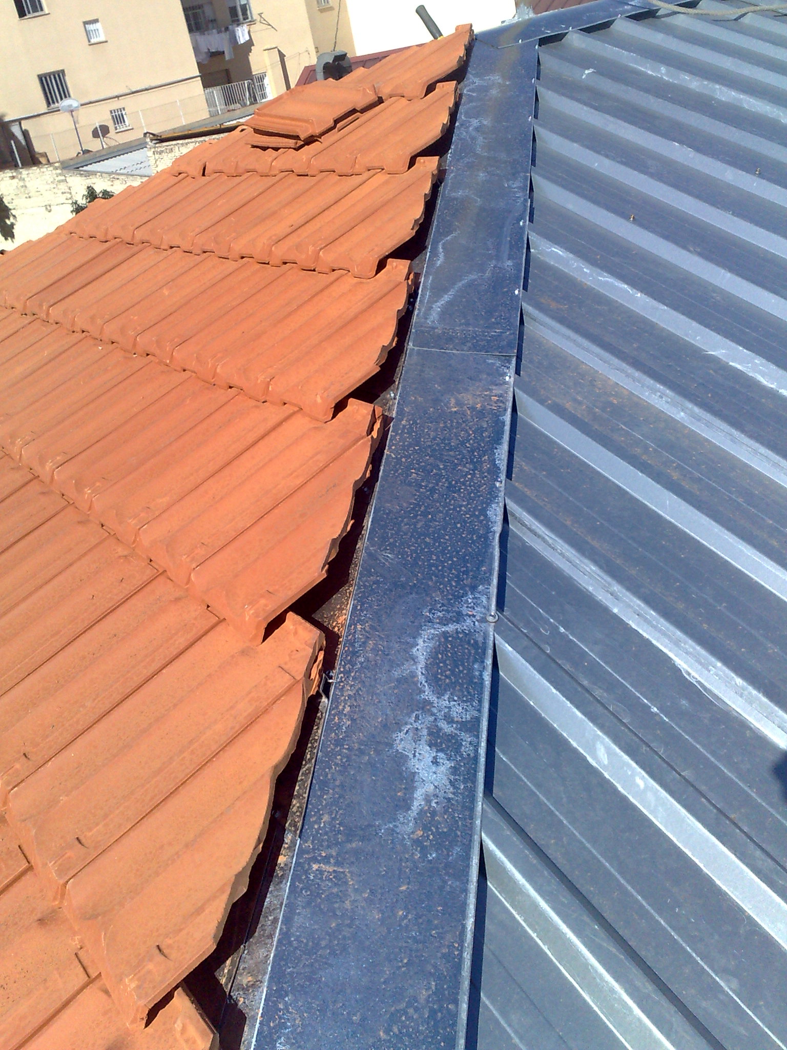 Rehabilitación de cubierta con teja cerámica plana